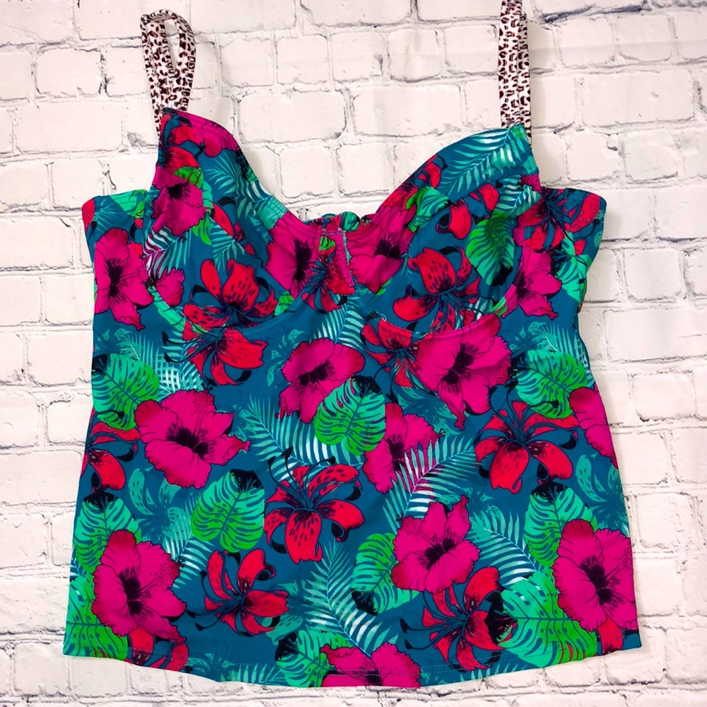 Venus Underwire Takini Swim Top